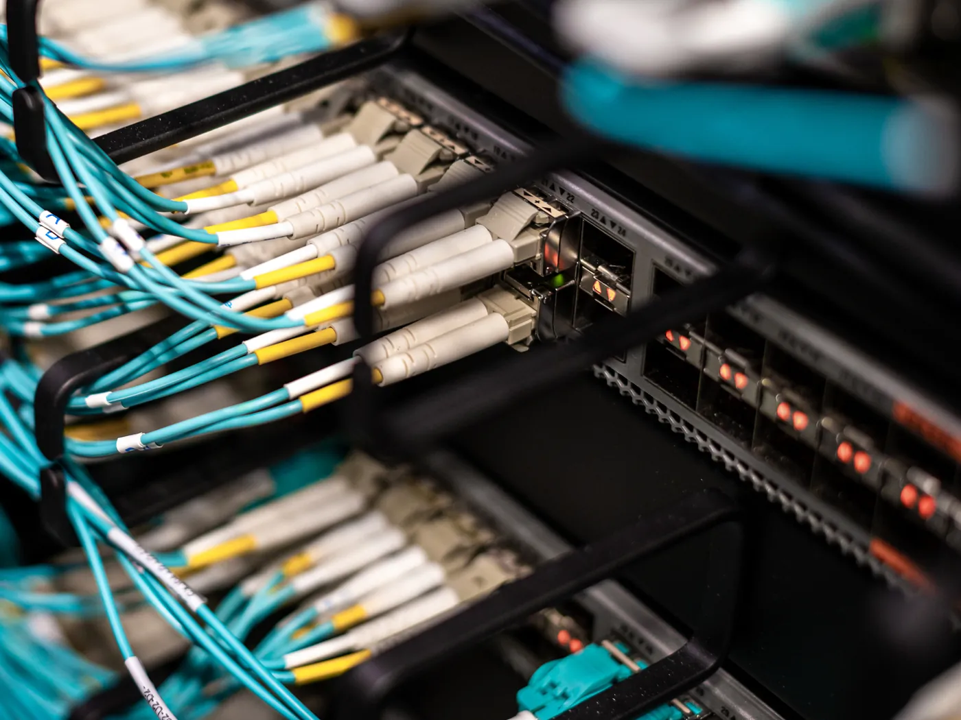 Fibre-optic connectors and status lights on a network switch